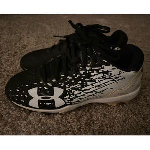 Under Armour Youth Size 1 Baseball Cleats